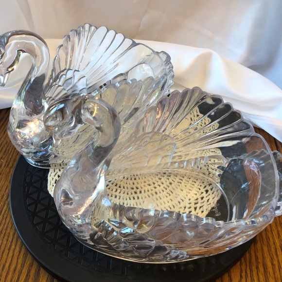 Pair of Clear Plastic Swans from Regaline Made in USA 1960s - Picture 5 of 8
